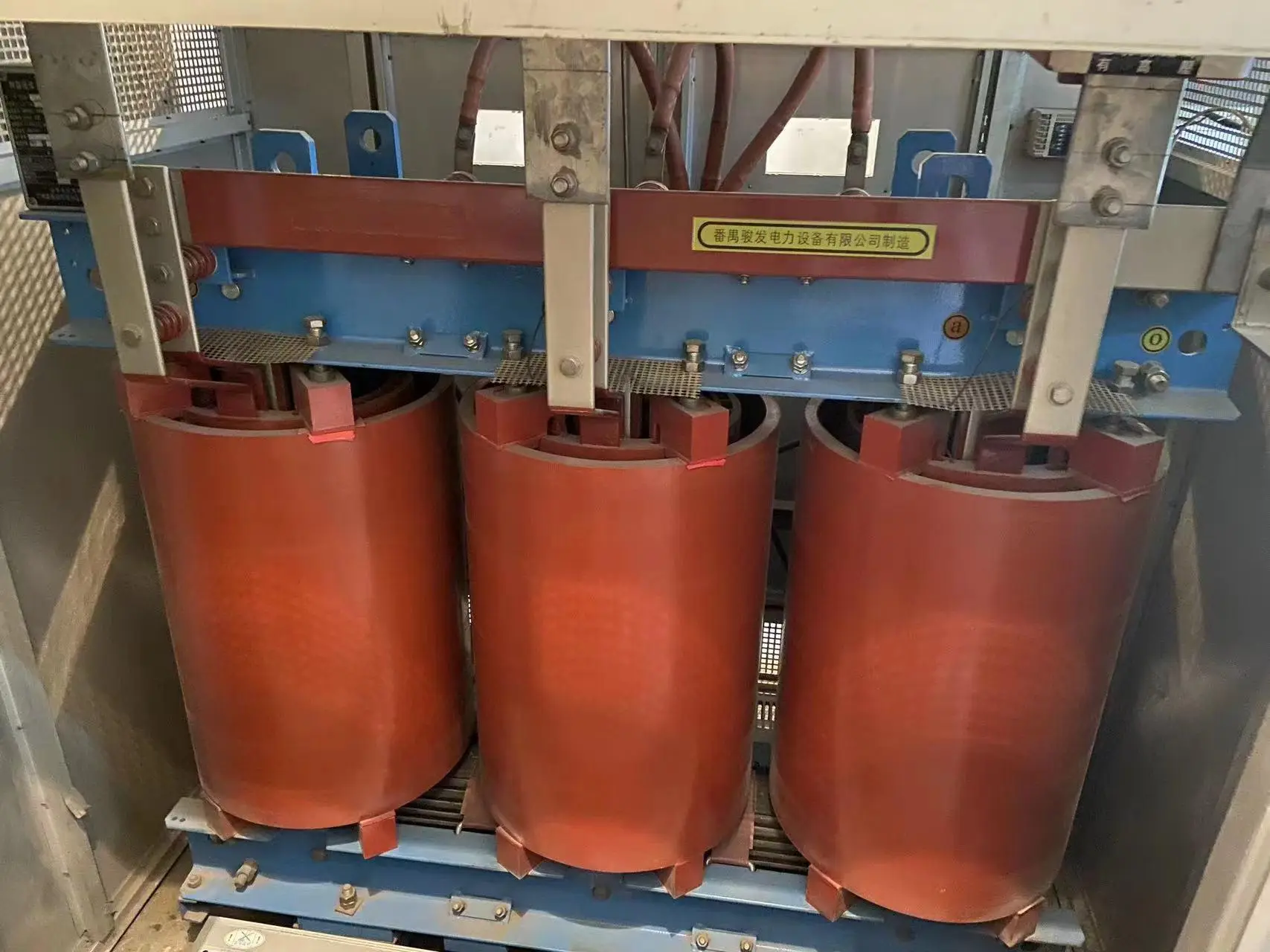 舊變壓器回收就選深圳市鑫進(jìn)發(fā)再生資源回收有限公司，專(zhuān)業(yè)回收多類(lèi)變壓器，價(jià)格合理服務(wù)優(yōu)