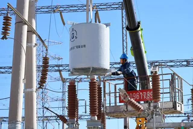 訂單排到2029年、價(jià)格飆升30%，歐美為何排隊(duì)瘋搶中國(guó)變壓器？
